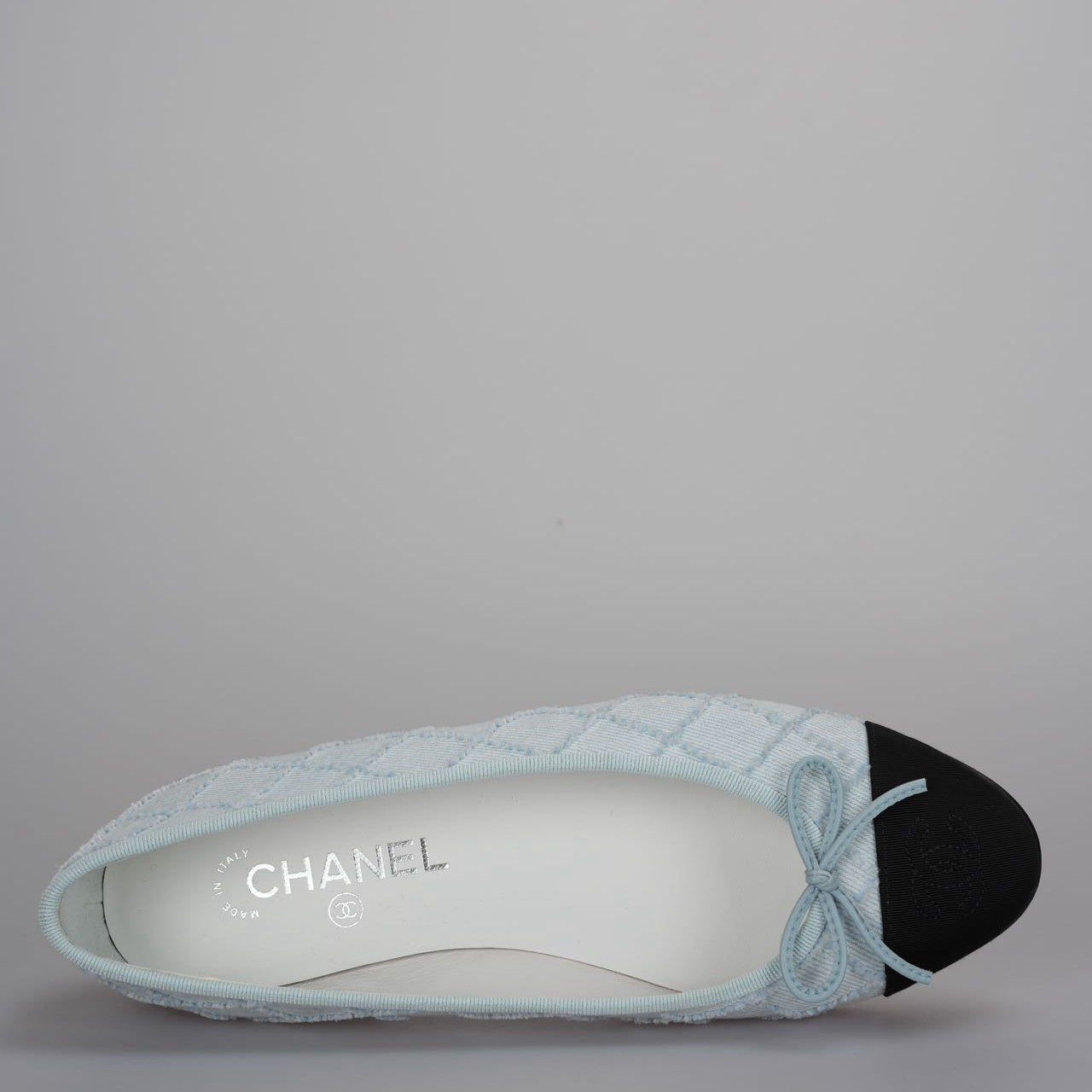 Chanel Denim Embroidered Grosgrain CC Cap Toe Ballerina Flats Light Blue and Black Size 38.5