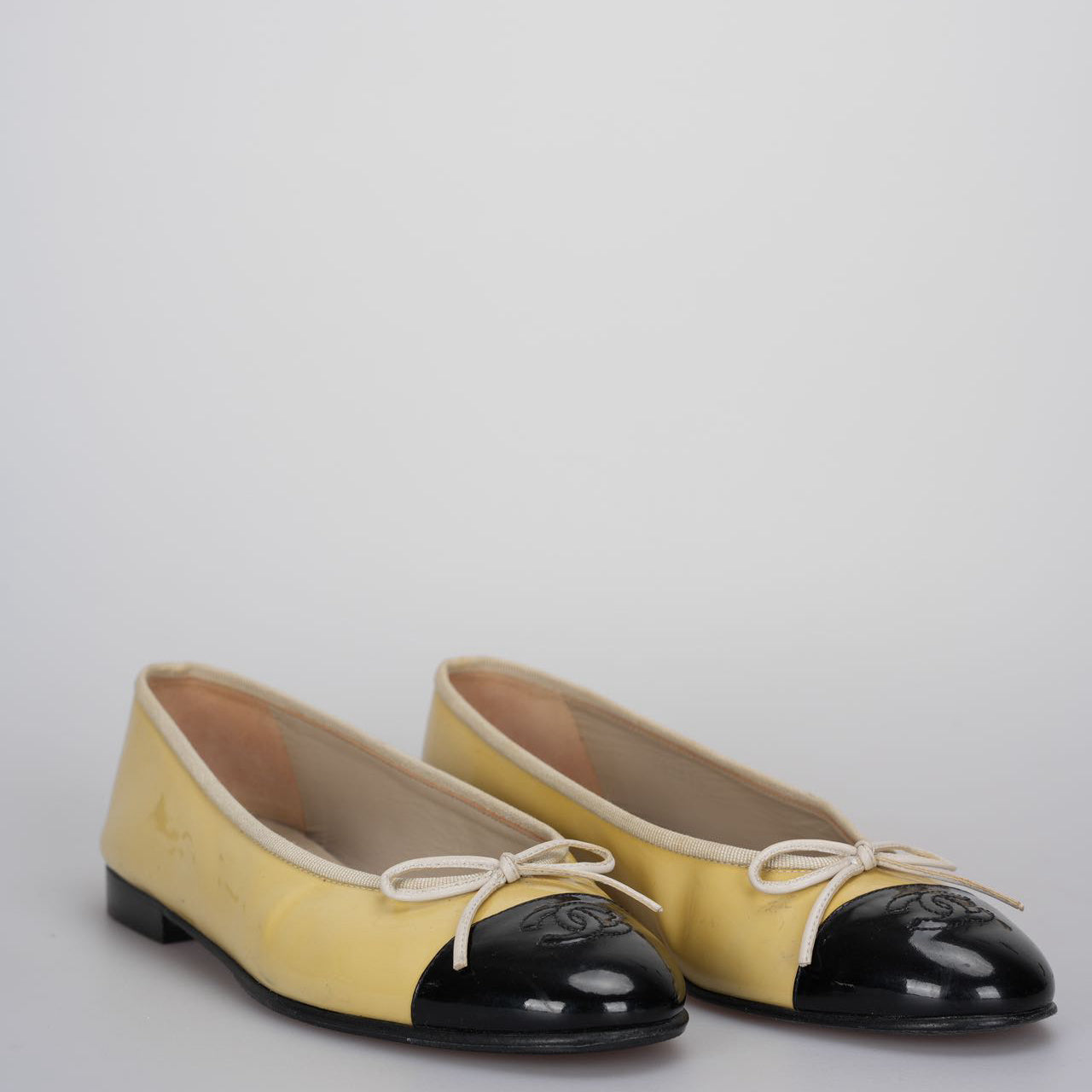 Chanel Beige/Black Patent Leather CC Ballet Flats Size 40