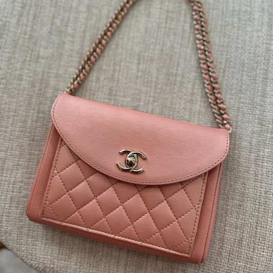 Mini sac à rabat chanel rose