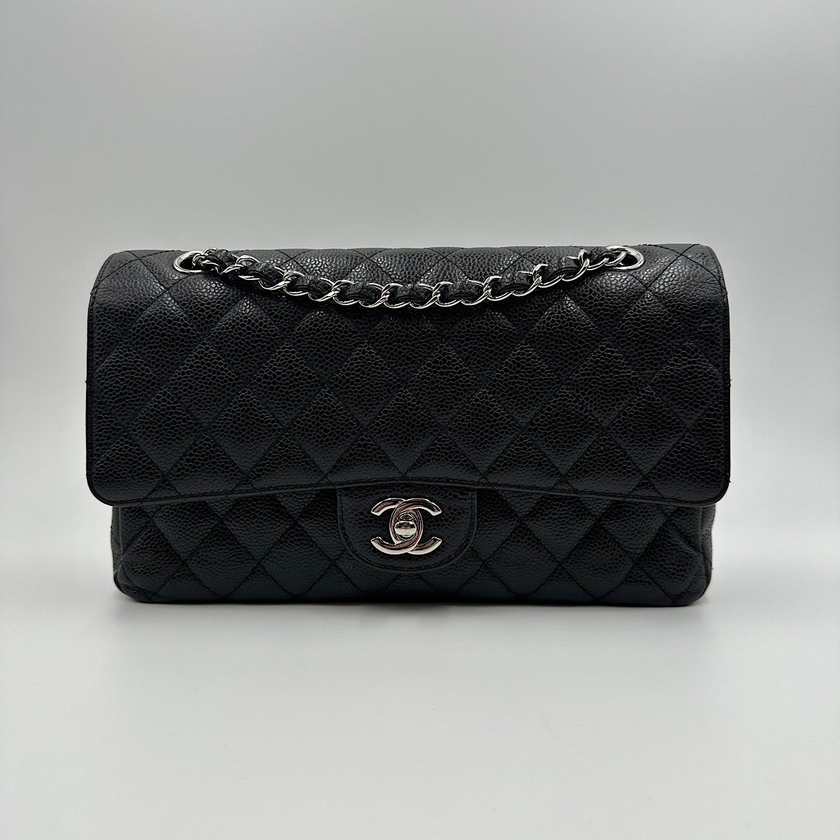 Timeless medium cuir caviar noir