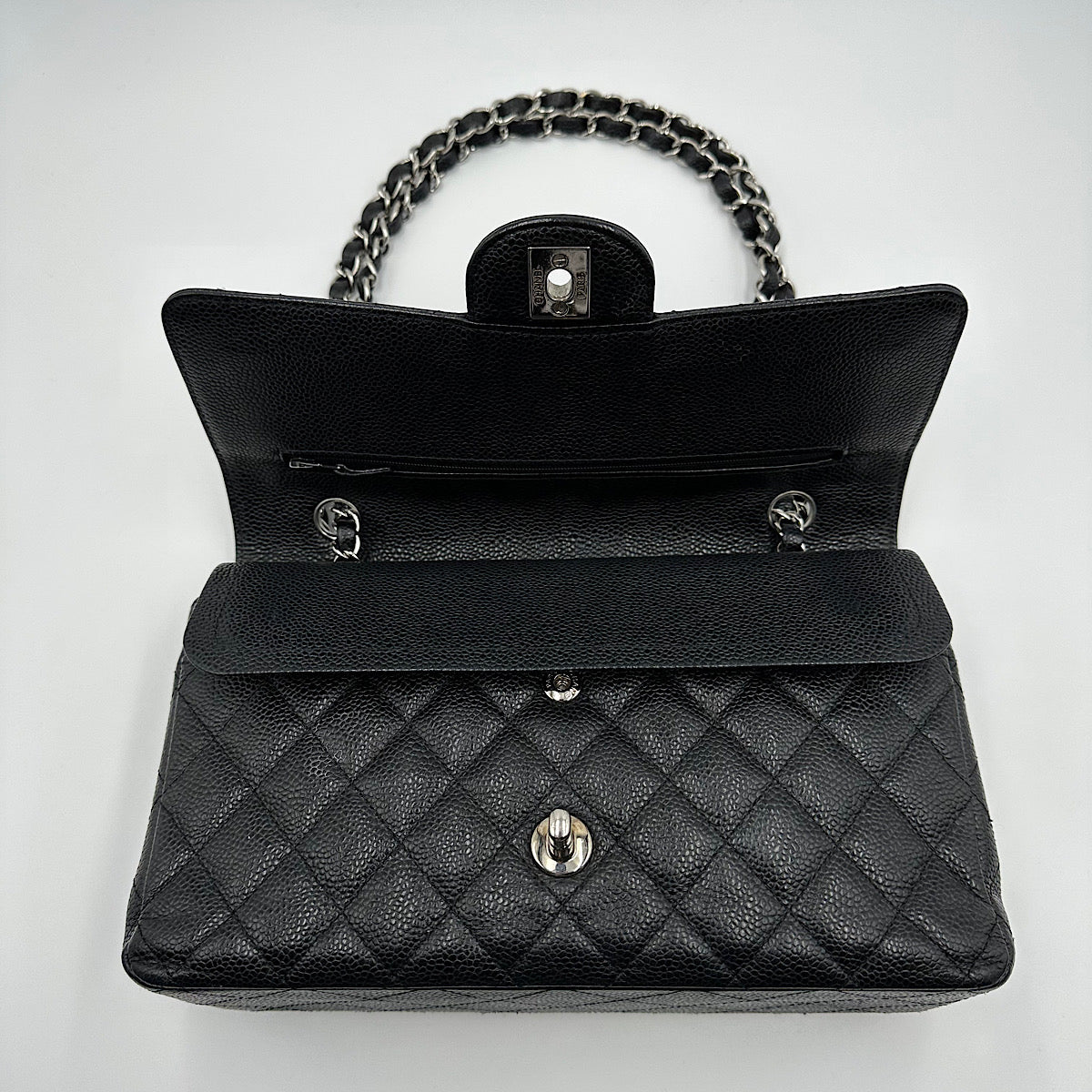 Timeless medium cuir caviar noir